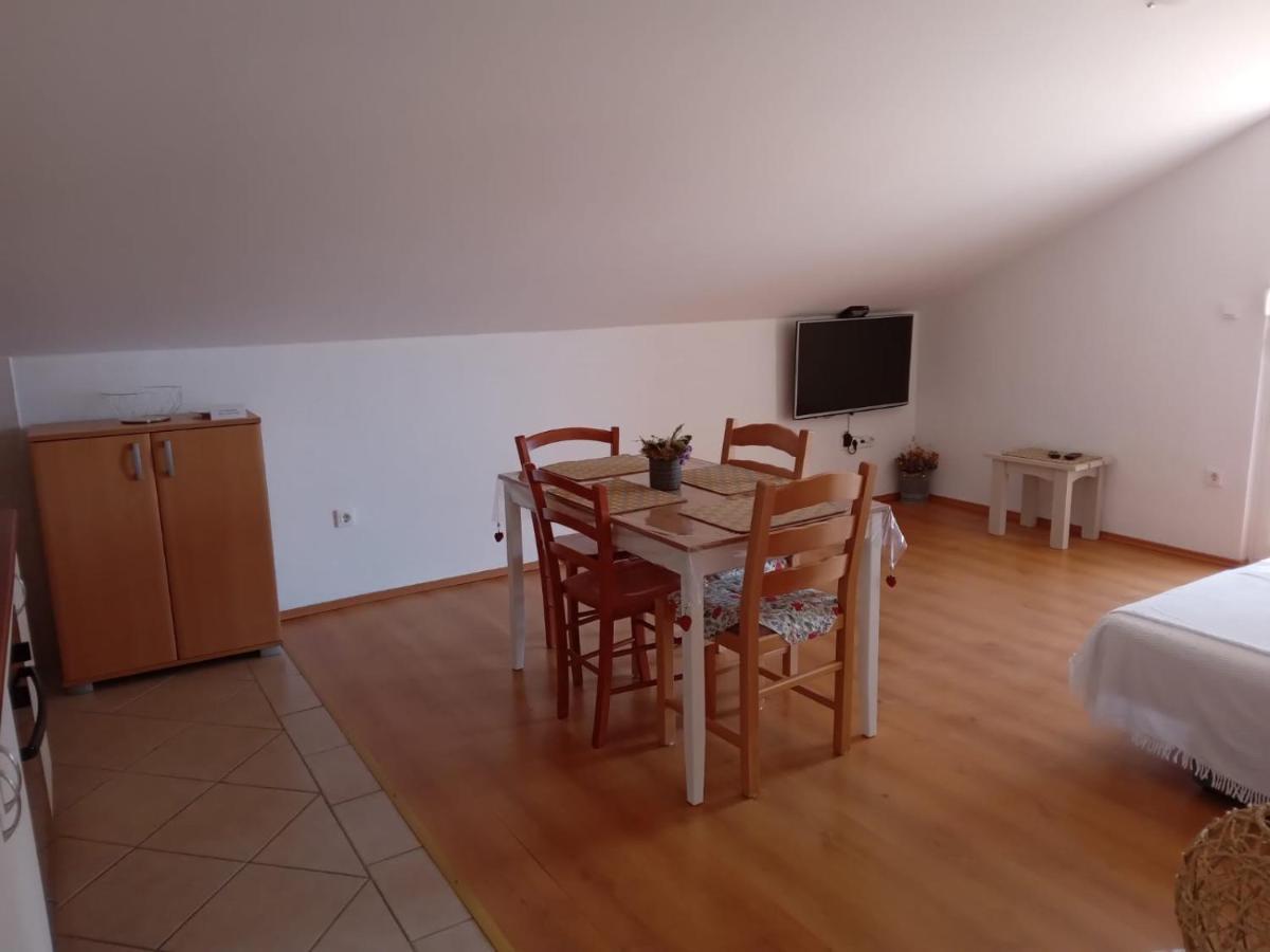 Francis Appartements Pakostane Exterior photo